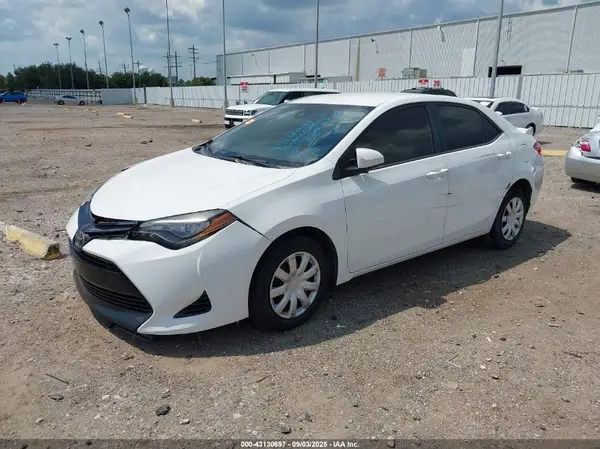 5YFBURHE3HP588995 2017 TOYOTA COROLLA - Image 2