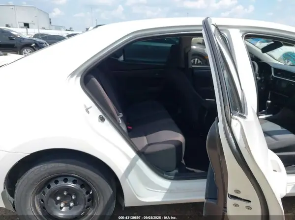 5YFBURHE3HP588995 2017 TOYOTA COROLLA - Image 8