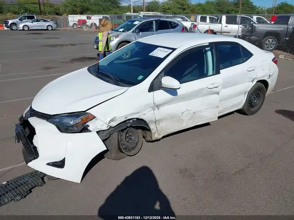 5YFBURHE3HP589189 2017 TOYOTA COROLLA - Image 2