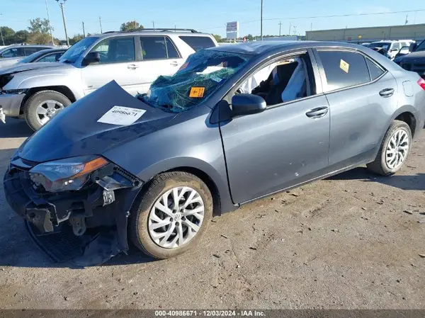 5YFBURHE3HP597941 2017 TOYOTA COROLLA - Image 2