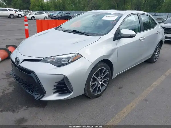 5YFBURHE3HP600191 2017 TOYOTA COROLLA - Image 2
