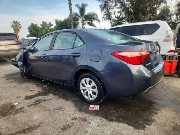 5YFBURHE3HP600272 2017 TOYOTA COROLLA - Image 2
