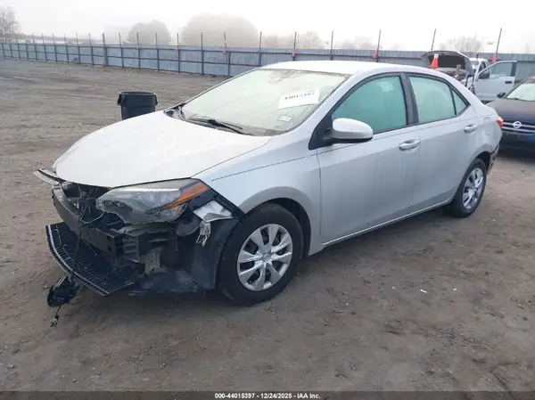 5YFBURHE3HP600434 2017 TOYOTA COROLLA - Image 2
