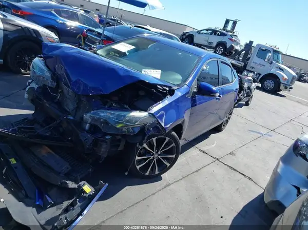5YFBURHE3HP606816 2017 TOYOTA COROLLA - Image 2
