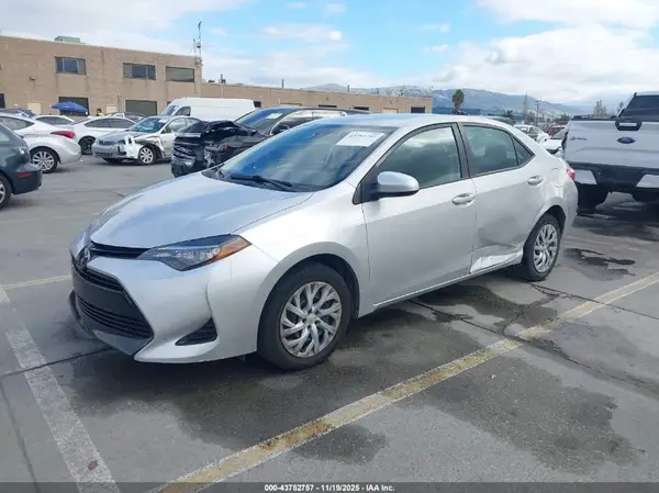 5YFBURHE3HP610137 2017 TOYOTA COROLLA - Image 2