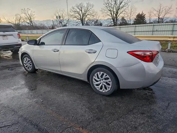 5YFBURHE3HP611305 2017 TOYOTA COROLLA - Image 2