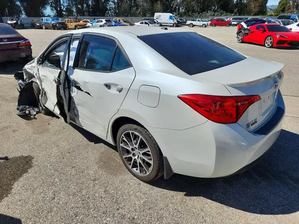 5YFBURHE3HP611451 2017 TOYOTA COROLLA - Image 2