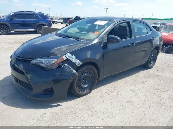 5YFBURHE3HP613796 2017 TOYOTA COROLLA - Image 2
