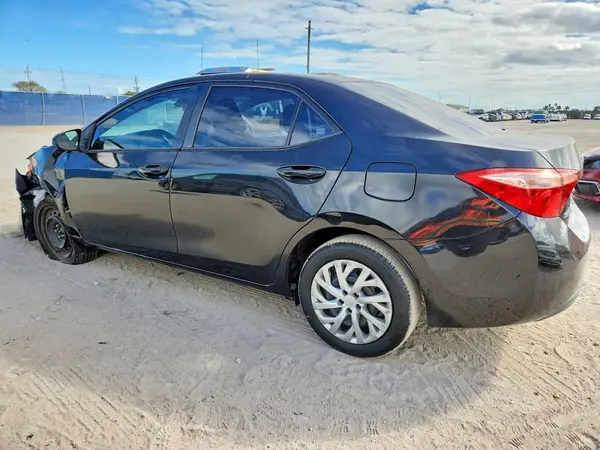 5YFBURHE3HP615418 2017 TOYOTA COROLLA - Image 2