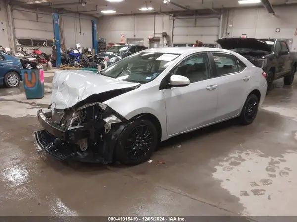 5YFBURHE3HP619176 2017 TOYOTA COROLLA - Image 2