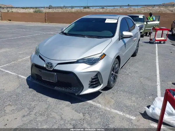 5YFBURHE3HP619405 2017 TOYOTA COROLLA - Image 2