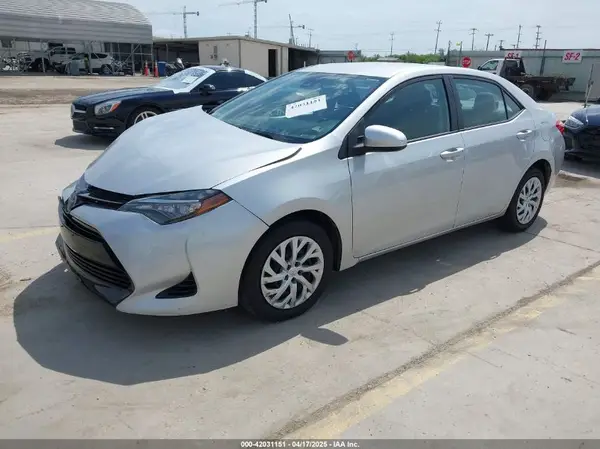 5YFBURHE3HP620196 2017 TOYOTA COROLLA - Image 2