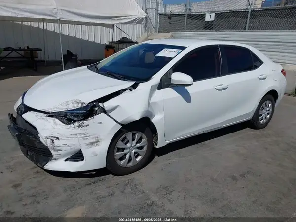 5YFBURHE3HP621669 2017 TOYOTA COROLLA - Image 2