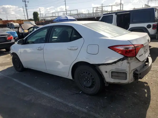 5YFBURHE3HP621820 2017 TOYOTA COROLLA - Image 2