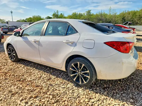 5YFBURHE3HP623308 2017 TOYOTA COROLLA - Image 2