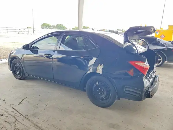 5YFBURHE3HP628038 2017 TOYOTA COROLLA - Image 2