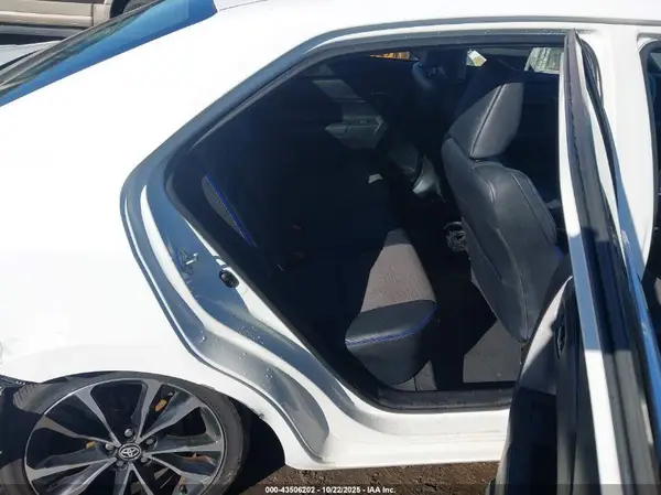 5YFBURHE3HP628833 2017 TOYOTA COROLLA - Image 8