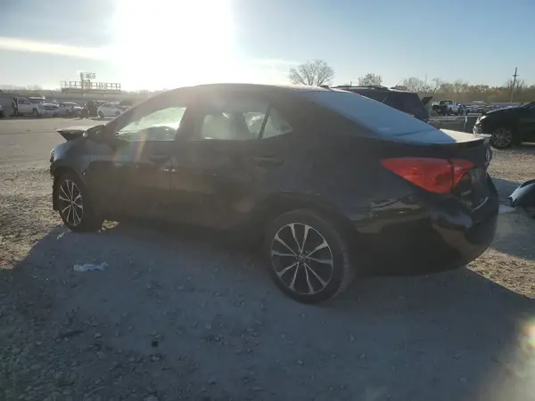 5YFBURHE3HP633059 2017 TOYOTA COROLLA - Image 2