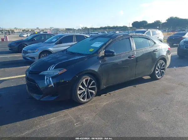 5YFBURHE3HP633725 2017 TOYOTA COROLLA - Image 2