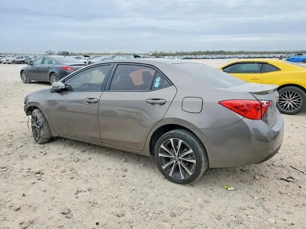 5YFBURHE3HP636768 2017 TOYOTA COROLLA - Image 2