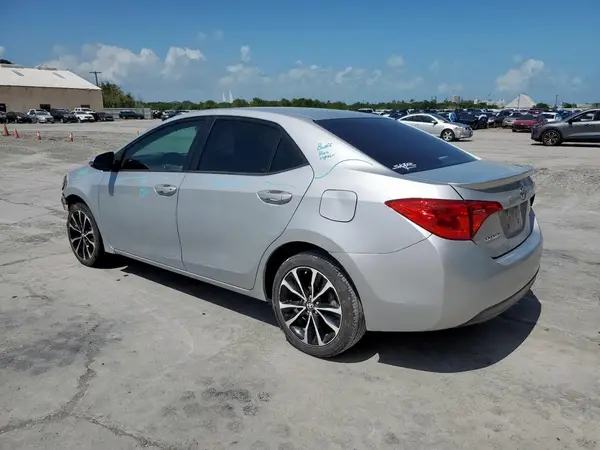 5YFBURHE3HP639704 2017 TOYOTA COROLLA - Image 2