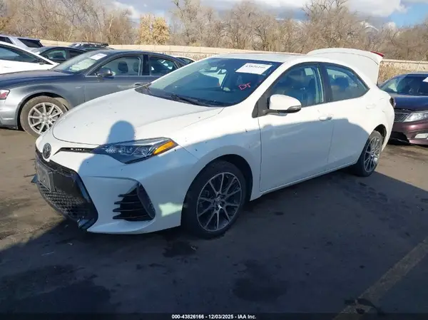 5YFBURHE3HP640660 2017 TOYOTA COROLLA - Image 2