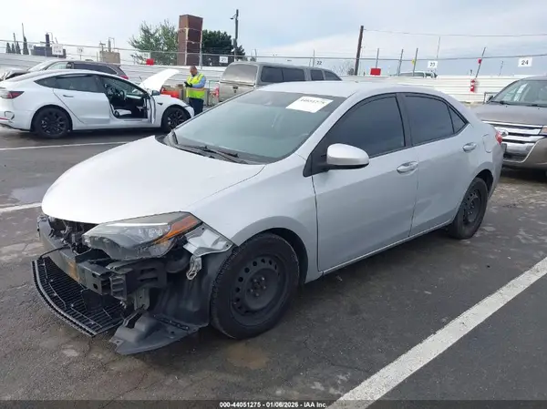 5YFBURHE3HP642456 2017 TOYOTA COROLLA - Image 2