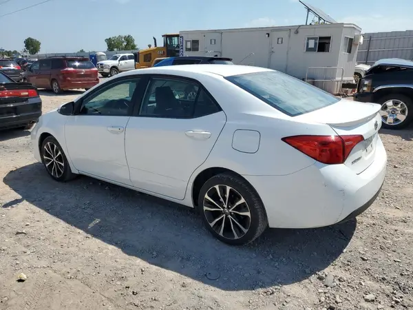 5YFBURHE3HP643977 2017 TOYOTA COROLLA - Image 2