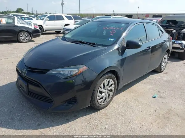 5YFBURHE3HP644398 2017 TOYOTA COROLLA - Image 2