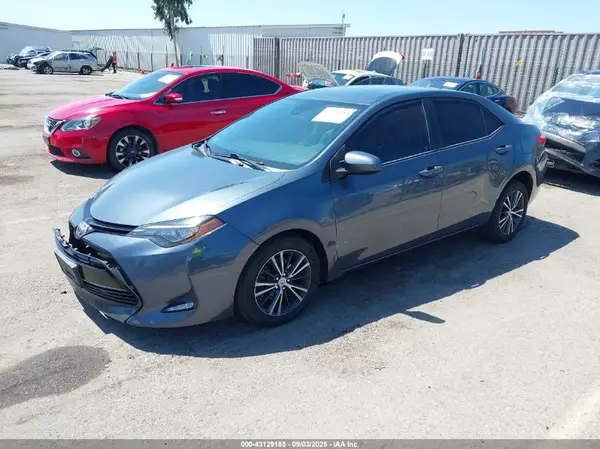 5YFBURHE3HP645633 2017 TOYOTA COROLLA - Image 2