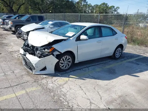 5YFBURHE3HP645938 2017 TOYOTA COROLLA - Image 2