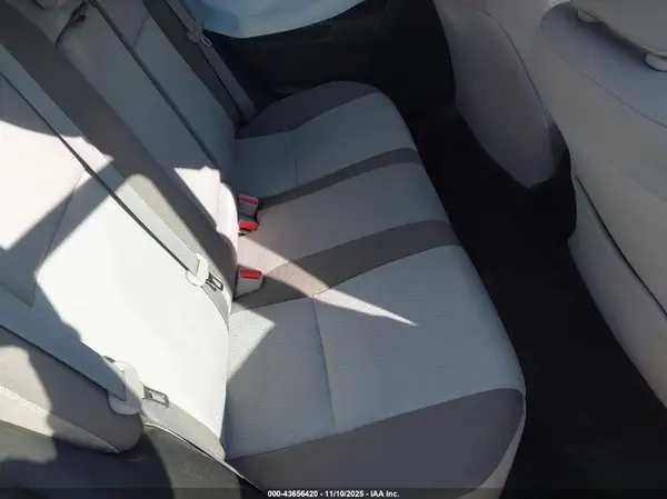 5YFBURHE3HP645938 2017 TOYOTA COROLLA - Image 8