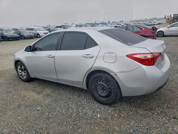 5YFBURHE3HP648435 2017 TOYOTA COROLLA - Image 2