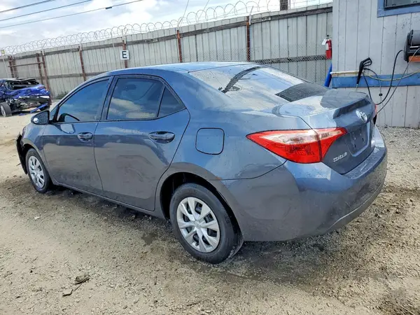 5YFBURHE3HP650119 2017 TOYOTA COROLLA - Image 2