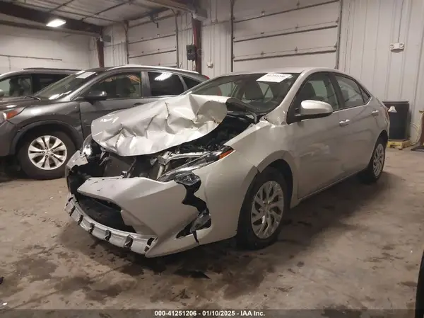 5YFBURHE3HP657457 2017 TOYOTA COROLLA - Image 2