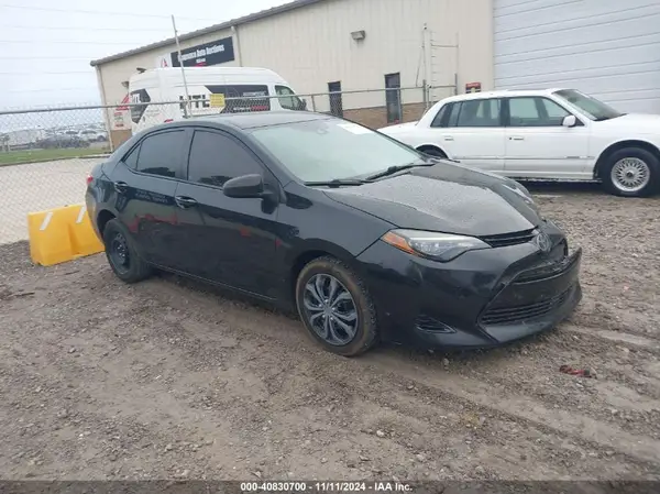 5YFBURHE3HP658835 2017 TOYOTA COROLLA - Image 1