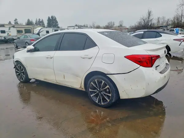 5YFBURHE3HP658964 2017 TOYOTA COROLLA - Image 2