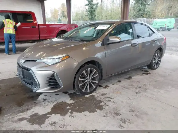 5YFBURHE3HP659693 2017 TOYOTA COROLLA - Image 2