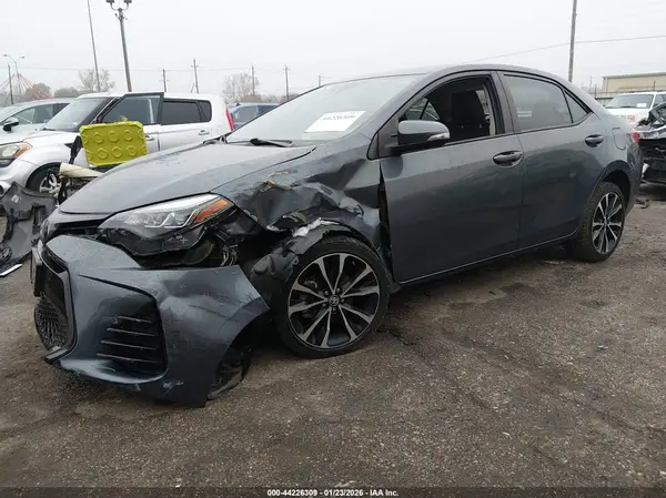 5YFBURHE3HP660004 2017 TOYOTA COROLLA - Image 2