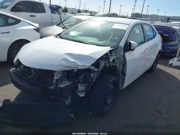 5YFBURHE3HP660651 2017 TOYOTA COROLLA - Image 2