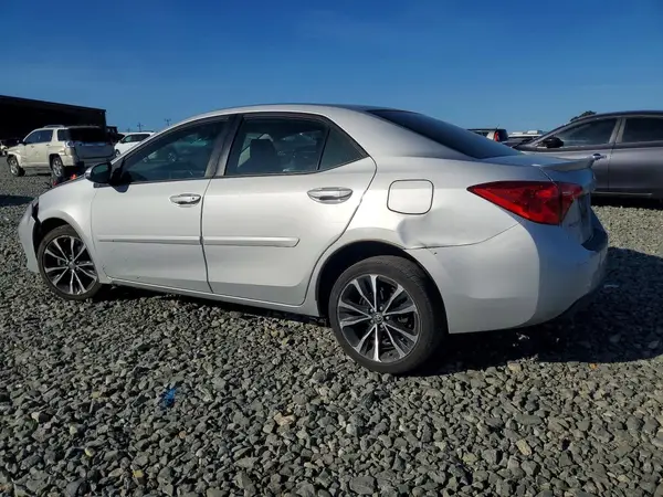 5YFBURHE3HP661184 2017 TOYOTA COROLLA - Image 2