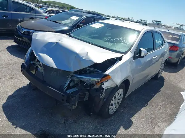 5YFBURHE3HP662397 2017 TOYOTA COROLLA - Image 2