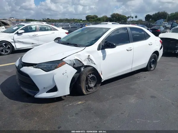 5YFBURHE3HP667180 2017 TOYOTA COROLLA - Image 2