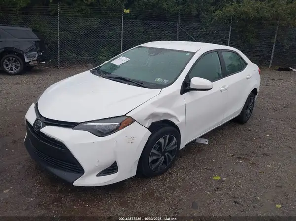 5YFBURHE3HP667809 2017 TOYOTA COROLLA - Image 2