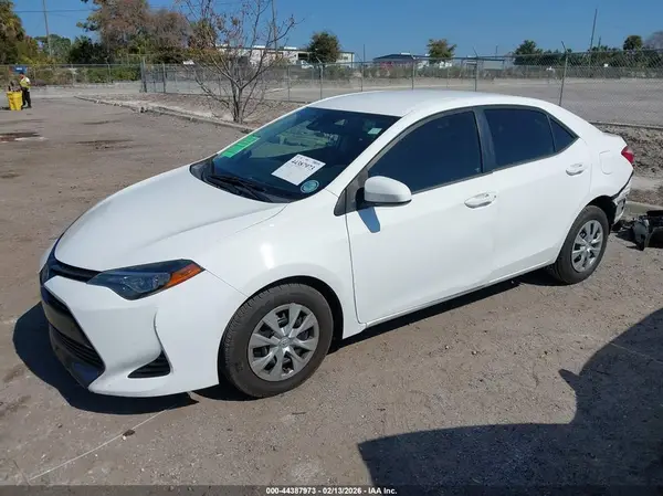 5YFBURHE3HP669821 2017 TOYOTA COROLLA - Image 2