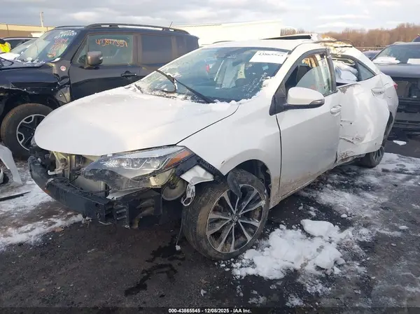 5YFBURHE3HP670998 2017 TOYOTA COROLLA - Image 2