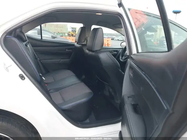 5YFBURHE3HP671147 2017 TOYOTA COROLLA - Image 8
