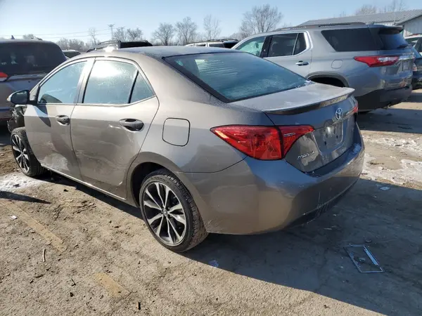 5YFBURHE3HP674677 2017 TOYOTA COROLLA - Image 2