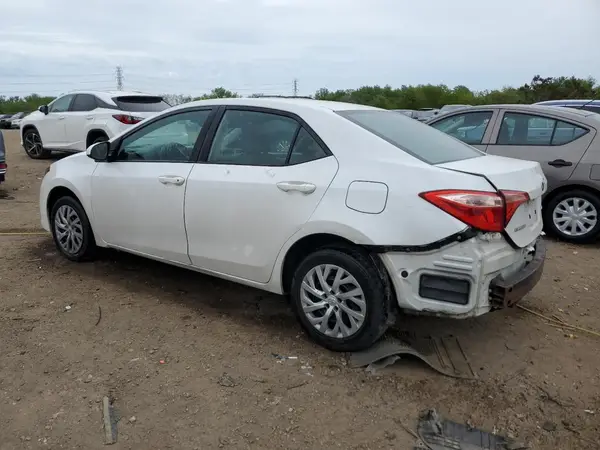 5YFBURHE3HP677823 2017 TOYOTA COROLLA - Image 2