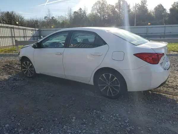 5YFBURHE3HP679121 2017 TOYOTA COROLLA - Image 2